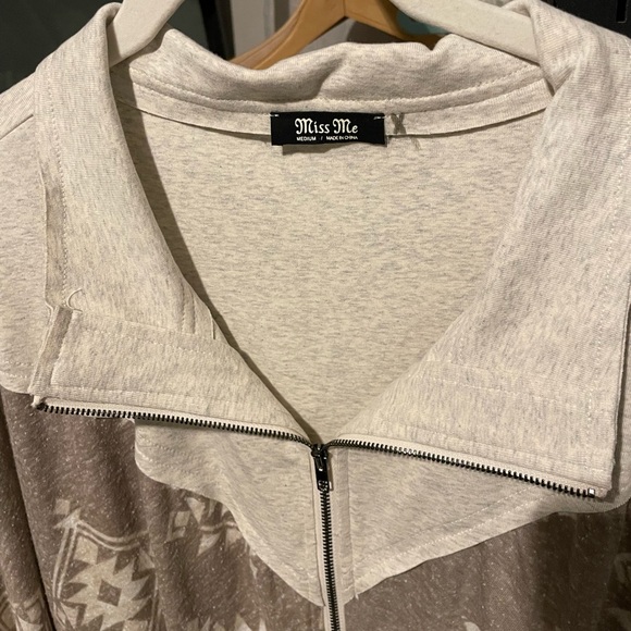 MISS ME | Quarter Zip Pullover - Picture 6 of 6